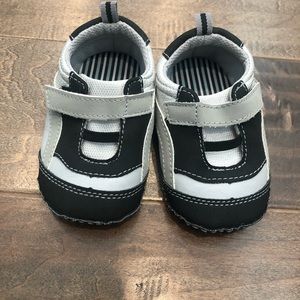 NWOT Toddler shoes size 4